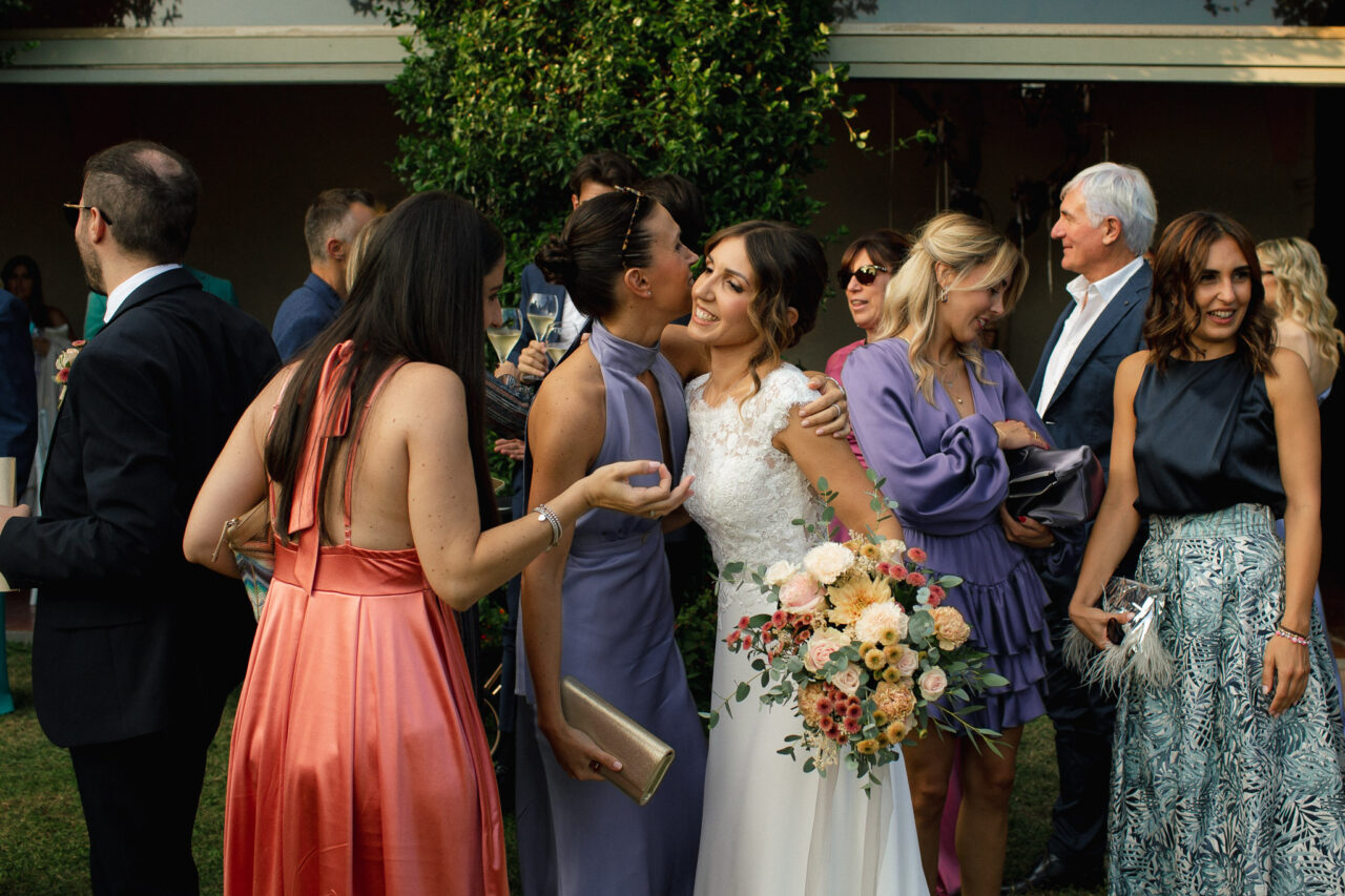 cerimonia sposa padre papa papà arrivo rito civile matrimonio civile matrimonio all'aperto villa monte rossa brescia fotografo fotografa